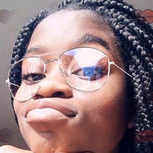 Meet your Posher, Adella